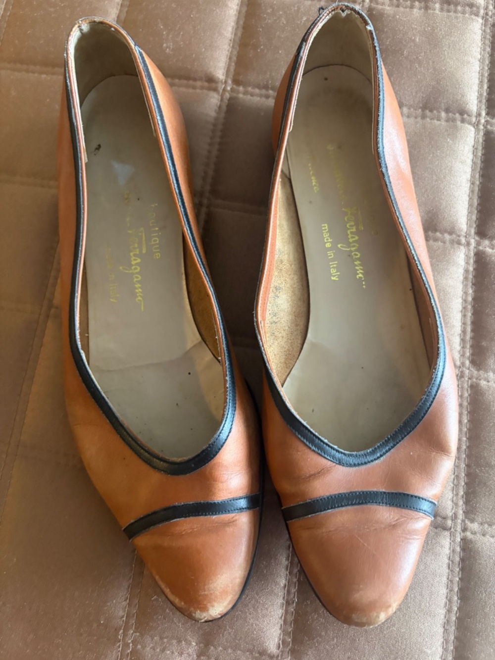 Vintage Salvatore Ferragamo Two-Tone Tan/Black Leather Classic Pumps - Picture 8 of 9